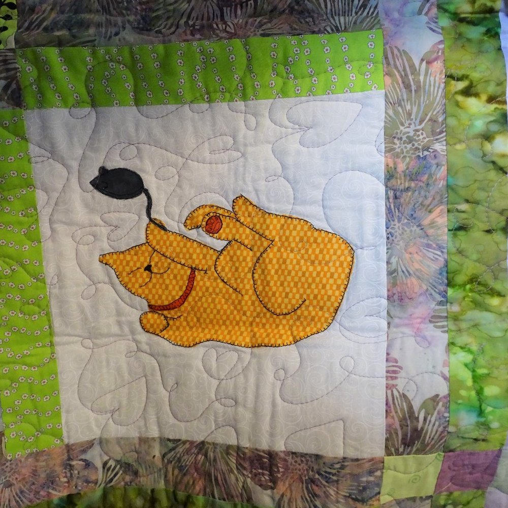 Hand Crafted Cat Lap Quilt Stunning 40" x 39" - Picture 5 of 16